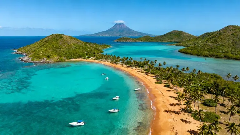 Que faire en Guadeloupe &nbsp;: lagon turquoise, plage et reliefs tropicaux