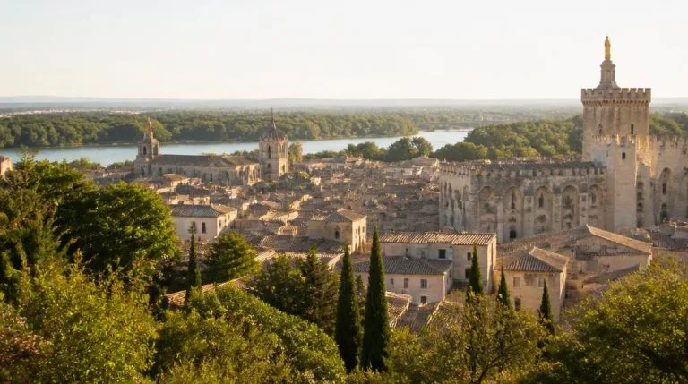 Que faire à Avignon dans une cité historique ensoleillée