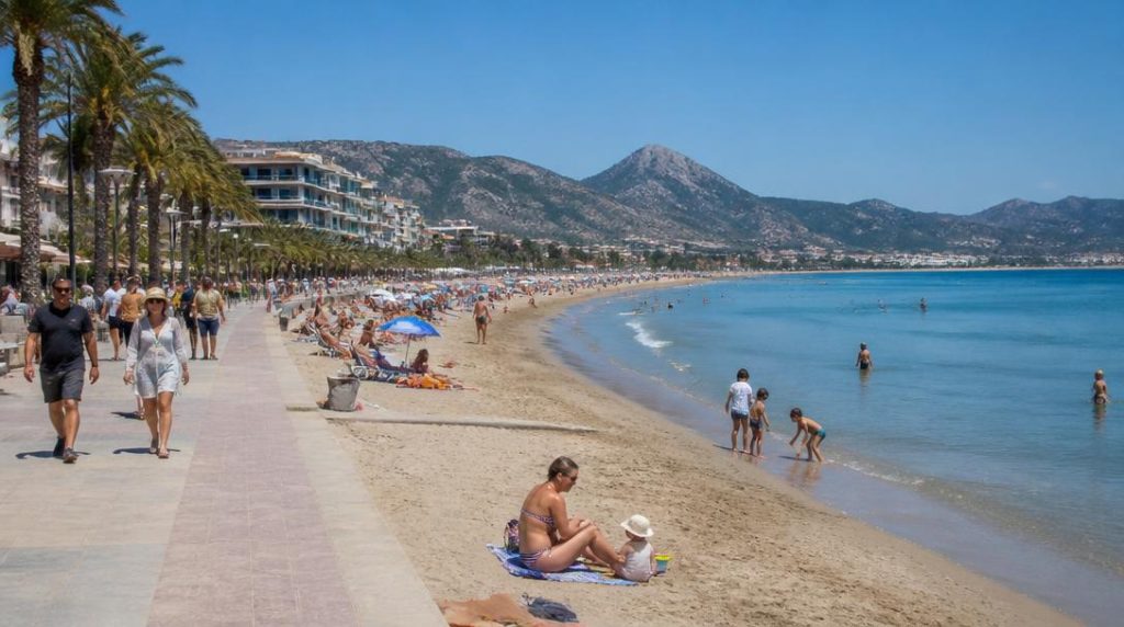 Longue plage familiale en Méditerranée marocaine